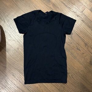 Navy Lululemon swiftly tech